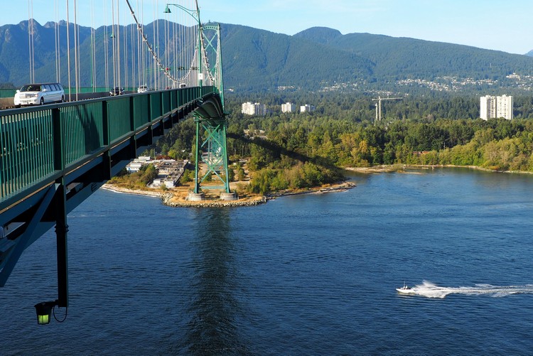 Lions Gate Bridge with a view of the North Shore Mountains, Vancouver, British Columbia