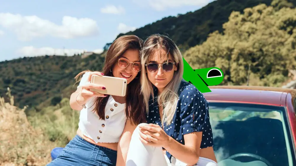 Two women taking a selfie photograph while on vacation using Truely eSIM