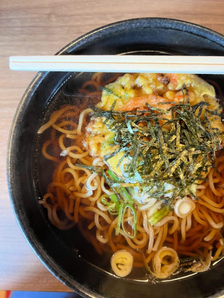 Ramen with soba noodles and tempura vegetables