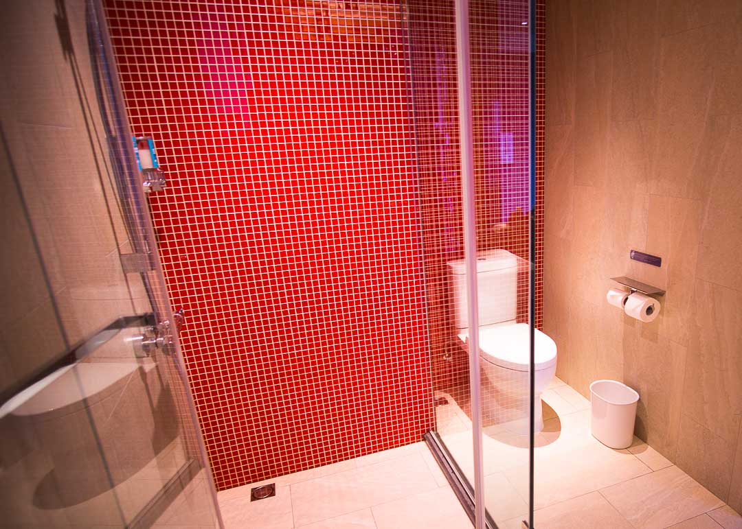 Aloft Taipei Beitou - Toilet and Standing Shower