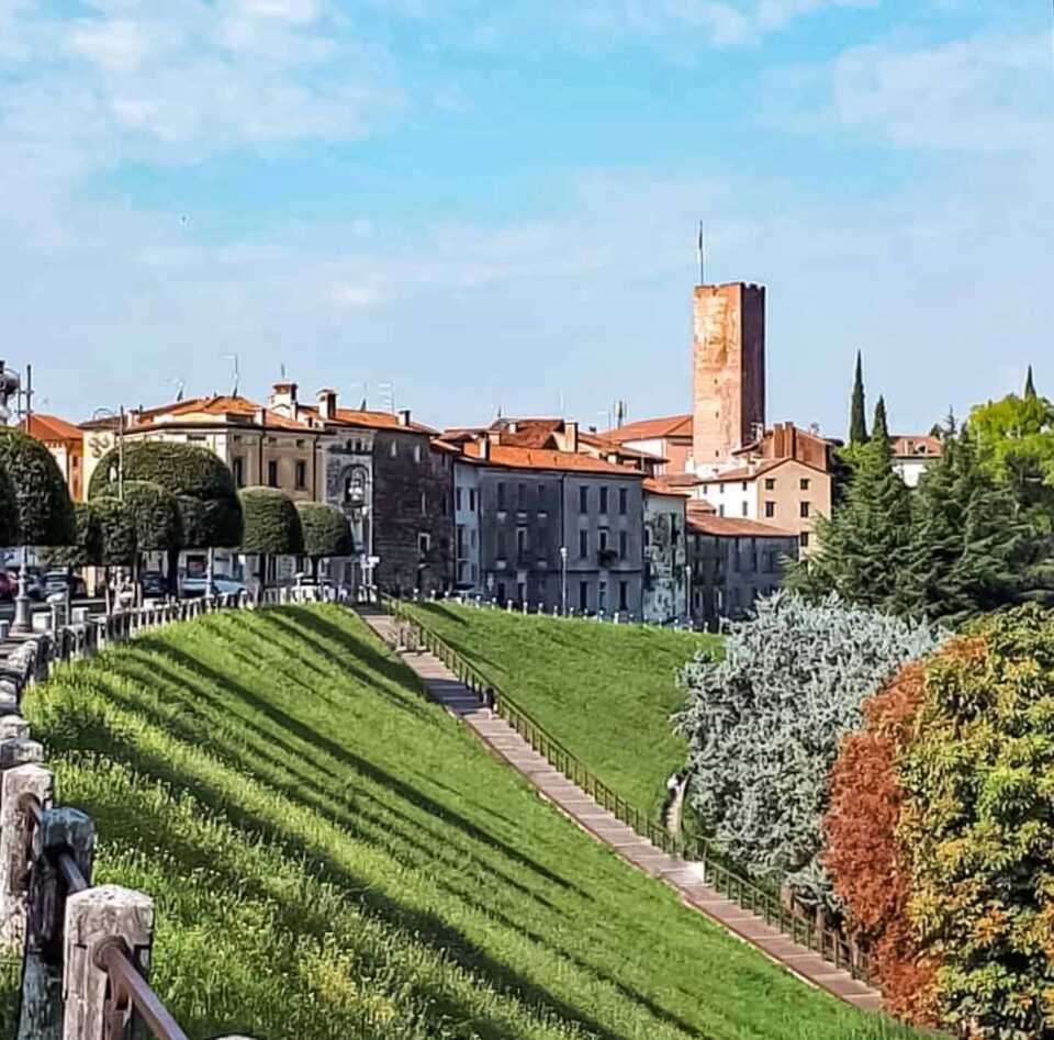 Viale dei Martiri in Bassano del Grappa