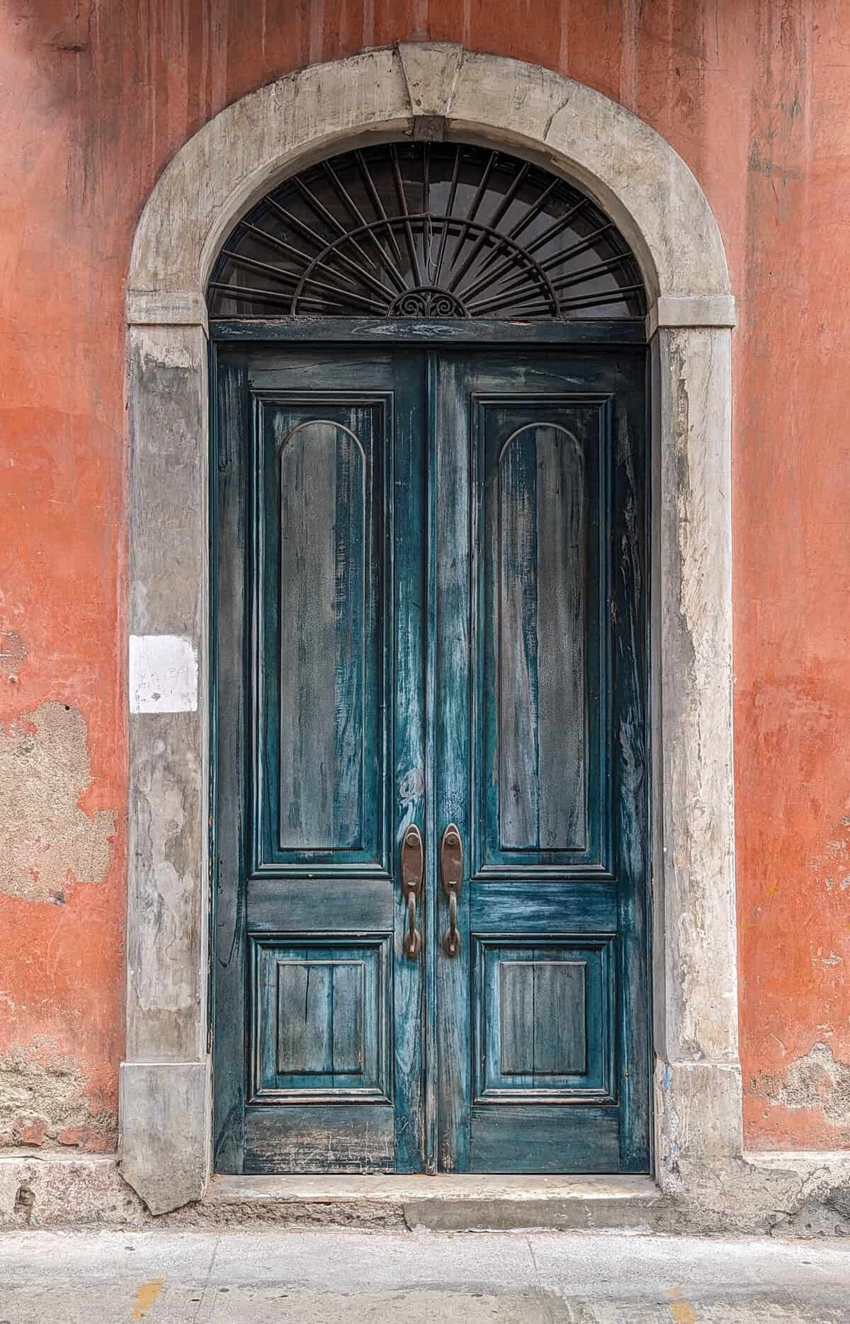 Door Casco Viejo