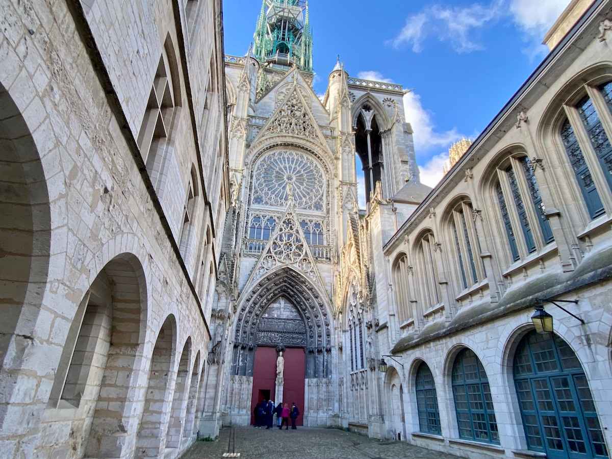 The elaborately decorated Portal de la Calende.