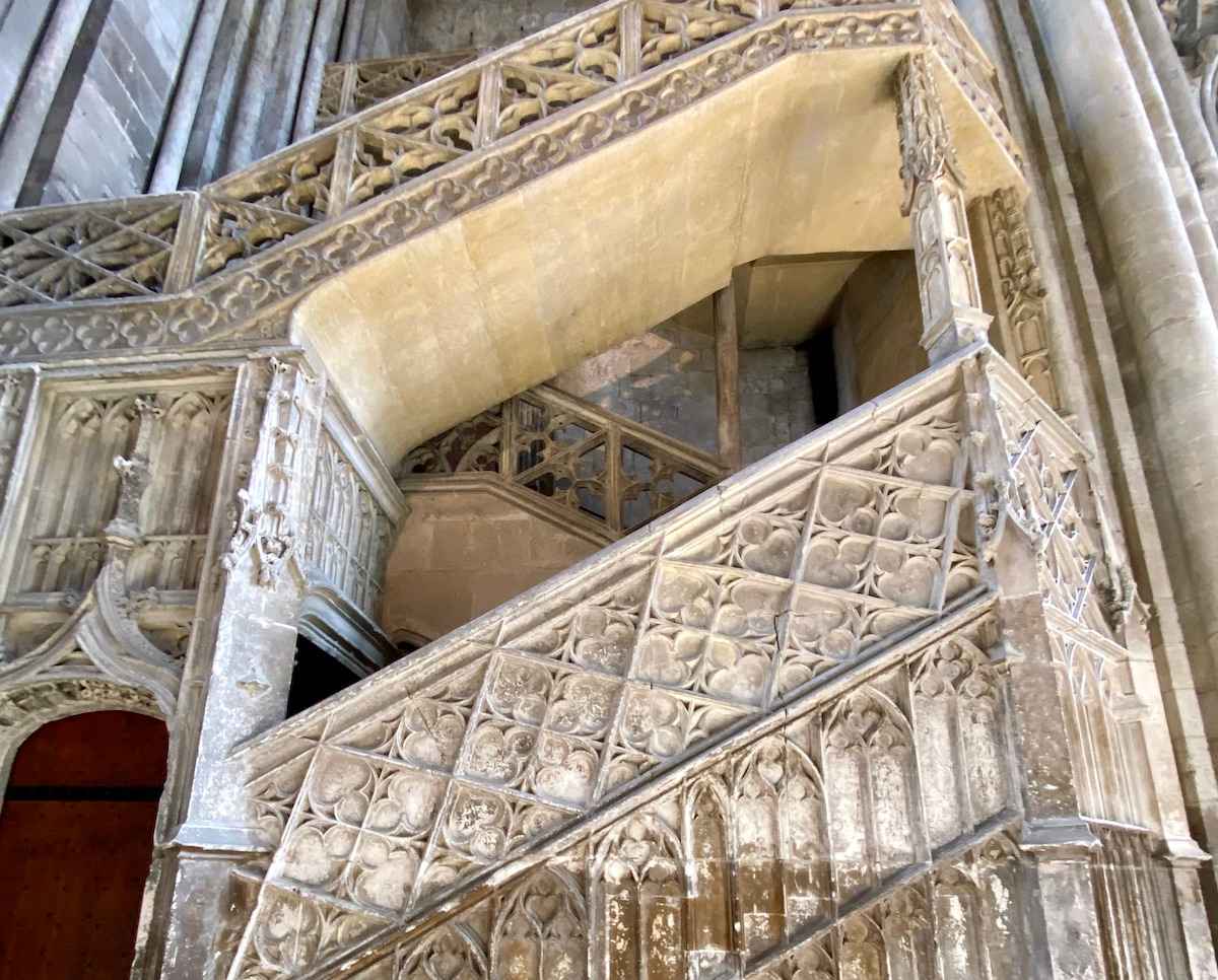 Booksellers' Staircase created by early Renaissance artisans.