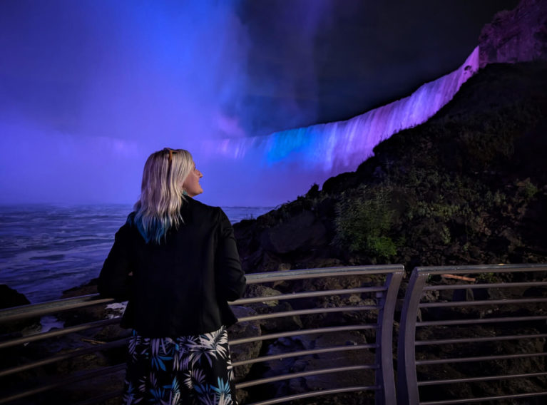 Lindz with the Horseshoe Falls at Night from the Tunnel Lookout Platform :: I've Been Bit! Travel Blog