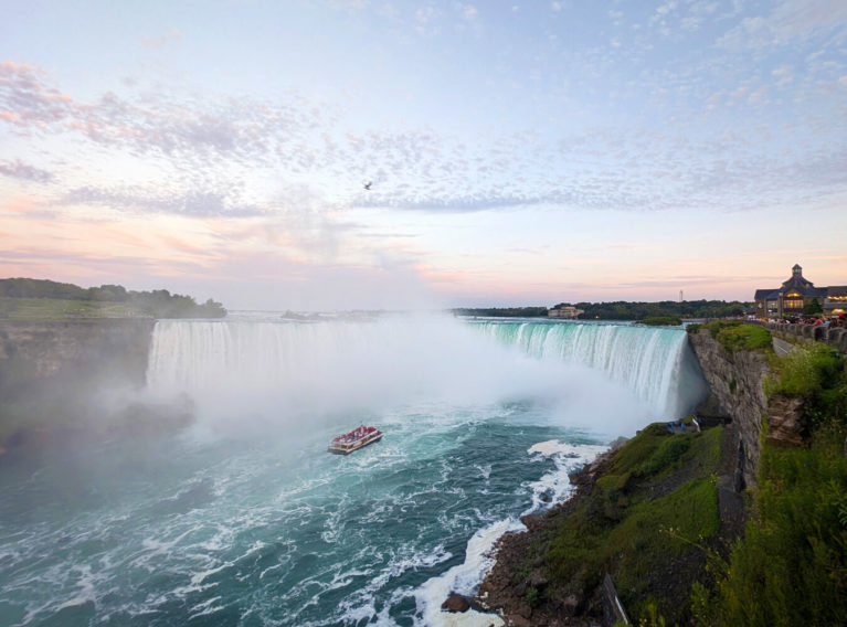 Horseshoe Falls at Golden Hour from the Niagara Parkway :: I've Been Bit! Travel Blog