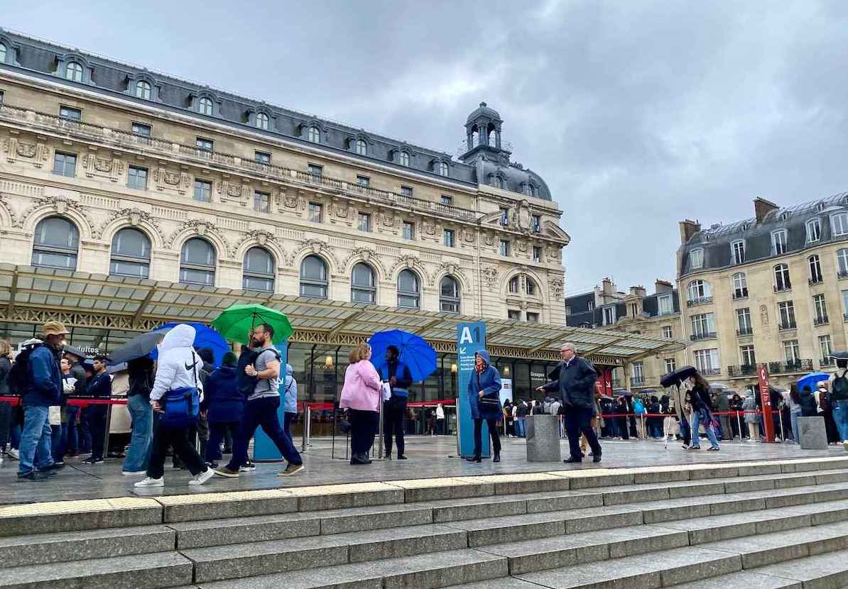 Crowds outside the Musée d'Orsay in Paris.