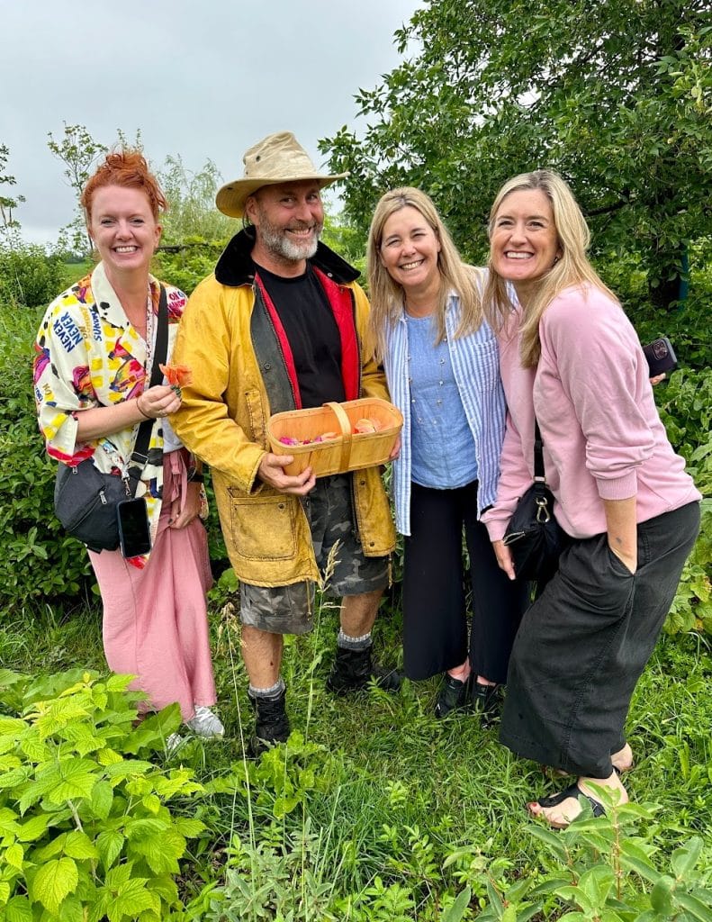 ladies with vincent paris of tigidou on ile d'orleans