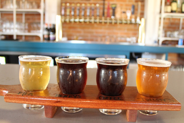 The-Publican-House-beer-flight-Lets-Discover-ON