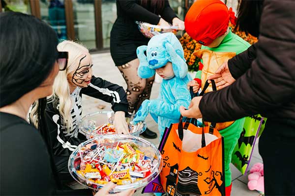 ToDoOntario - Friday Harbour Resort, Trick or Treat the Promenade