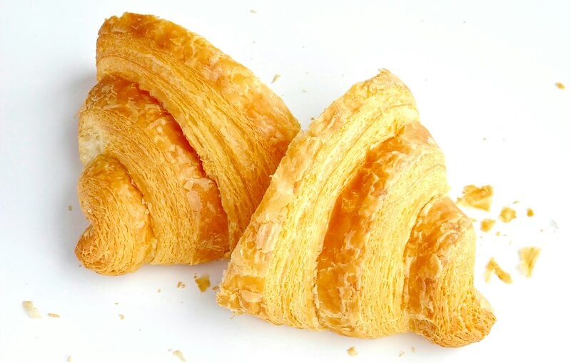 Unlike a cornetto, a croissant features a lamination of multiple buttery layers