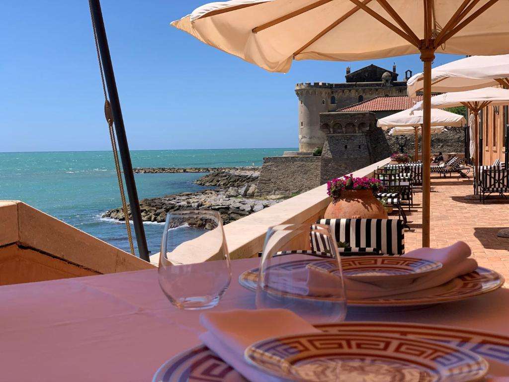 Best beach hotels in Italy. Beach resorts in Lazio