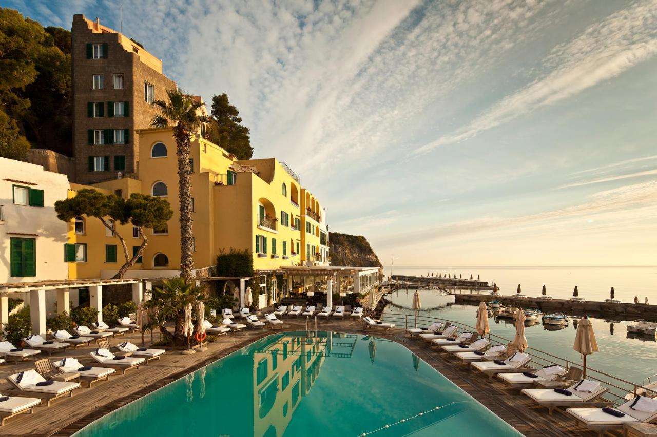 Best beach hotels in Italy. Beach resorts in Campania