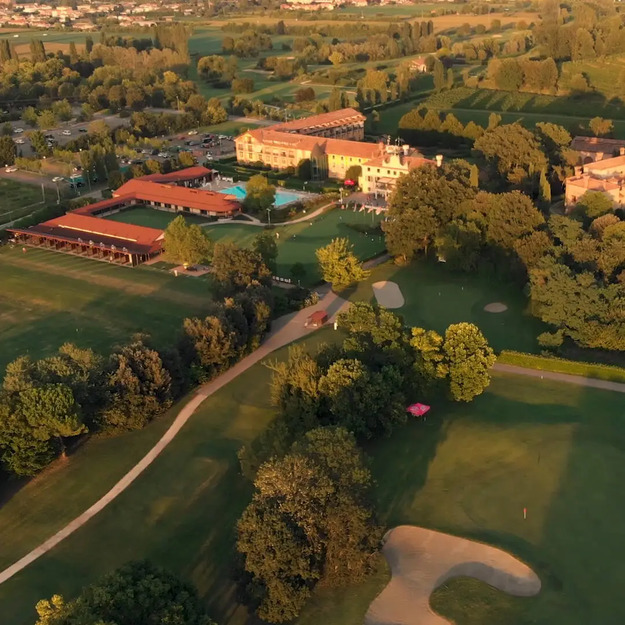 Clubhouse and pool at Montecchia