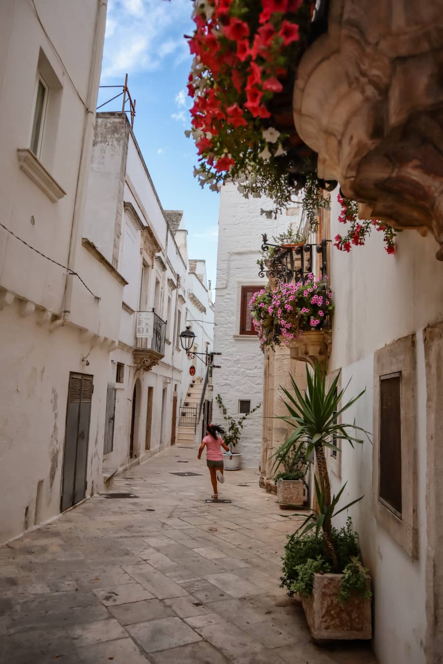 Things to do in Locorotondo: stroll along the narrow streets with flowery balconies in the historic centre