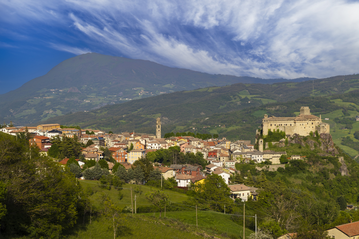 Bardi Castle (Castello di Bardi) with town, Province of Parma, Emilia Romagna