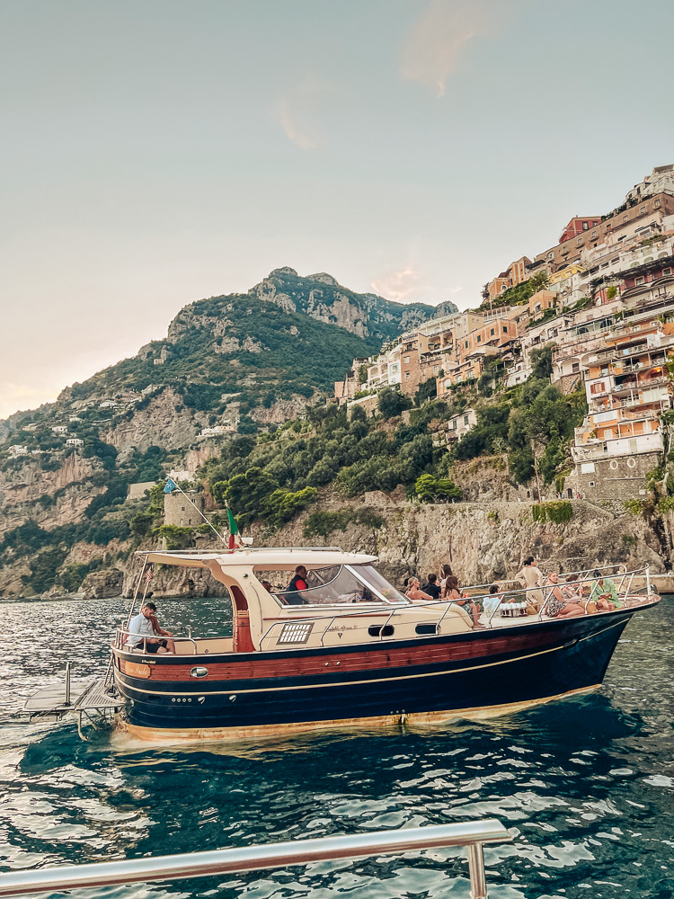 Choose a typical gozzo wooden boat for your Positano boat tour