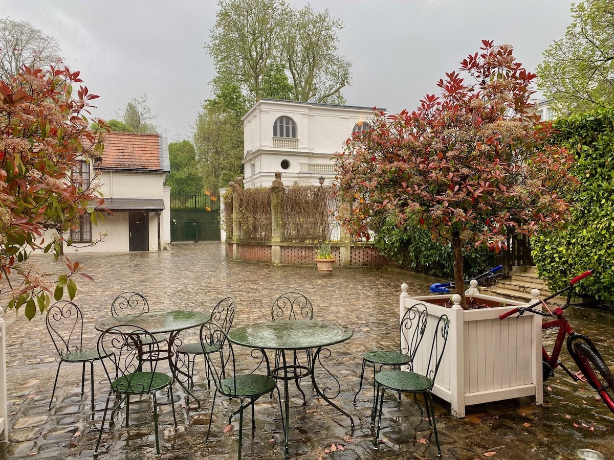 Cafe Gustave outdoor patio in the rain.