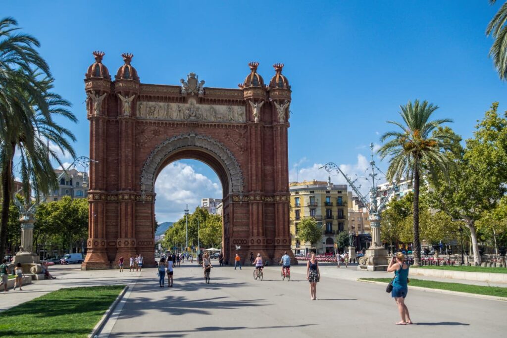 Arc de Triomf sunny day