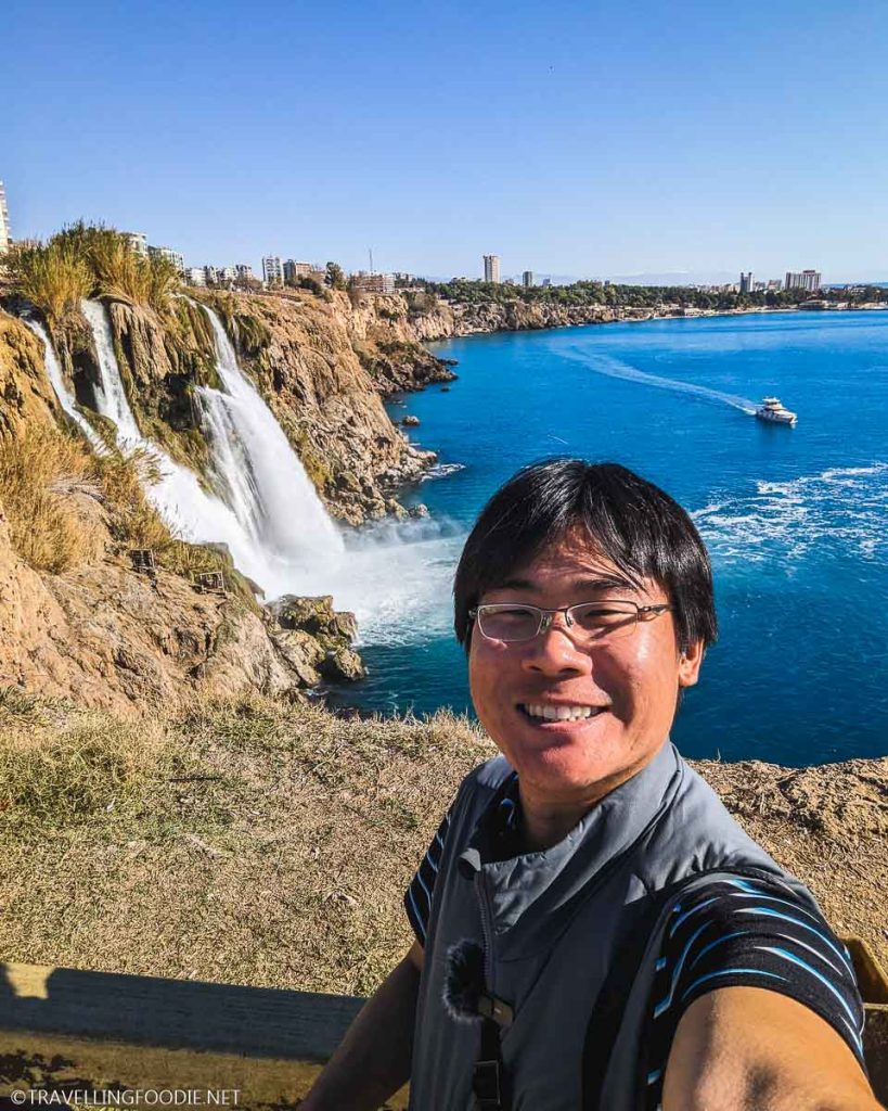 Travelling Foodie Raymond Cua takes selfie at Lower Duden Falls