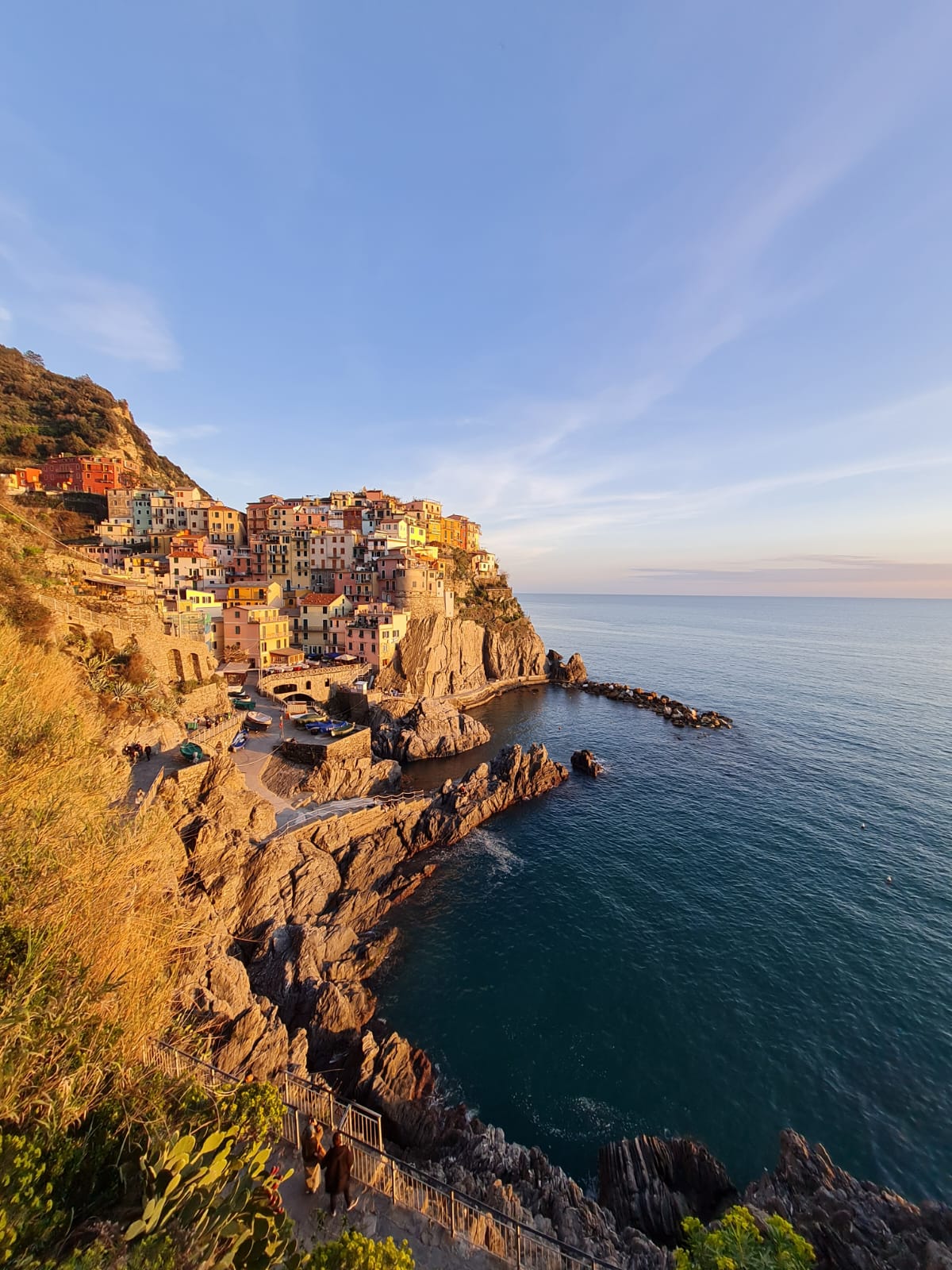 walking in the cinque terre