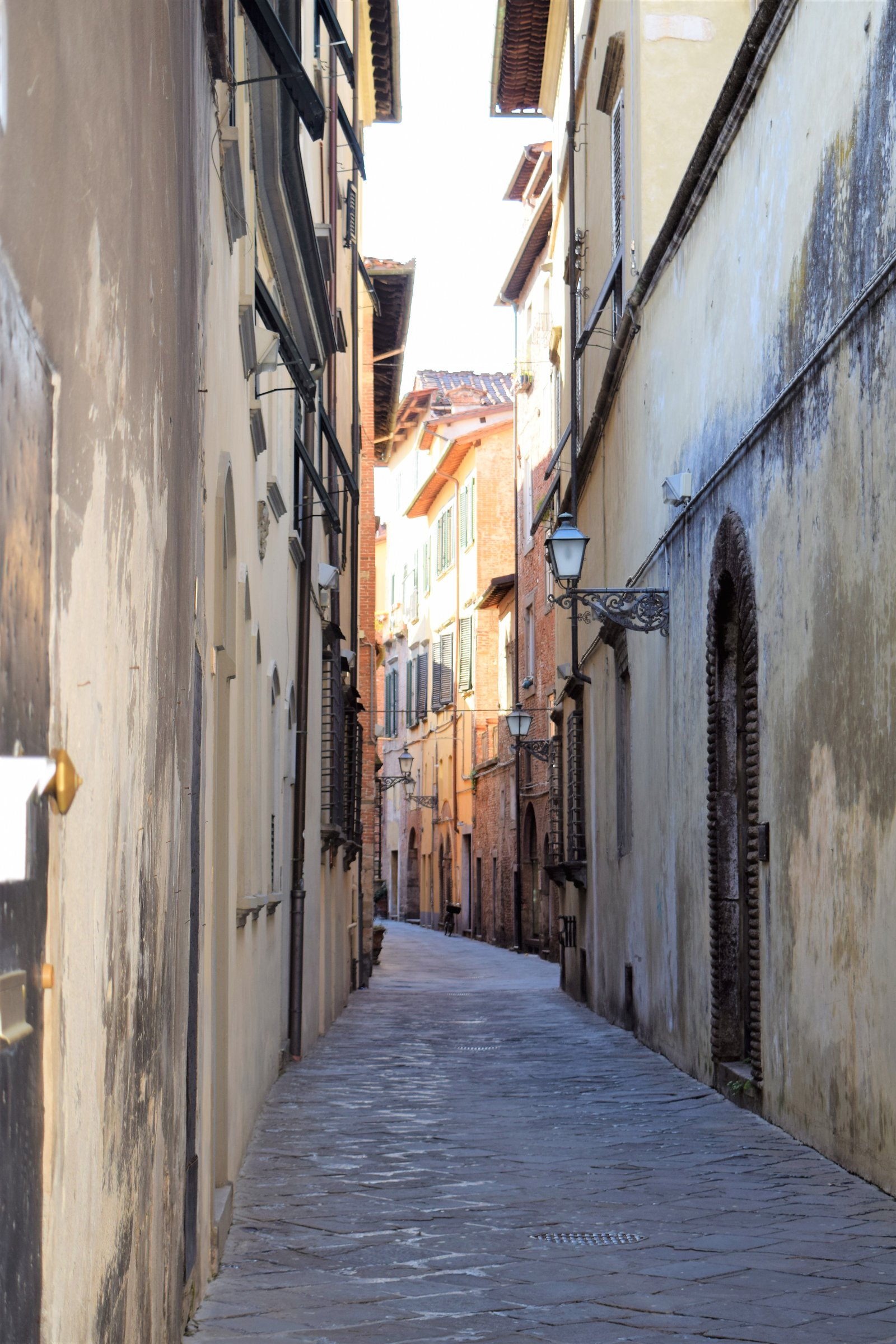 Lucca street photo, ouritalianjourney.com