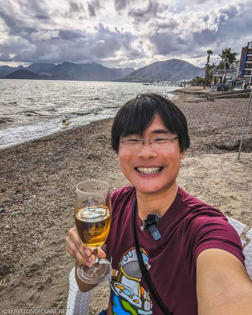 Travelling Foodie Raymond Cua enjoying Efes Beer along Uzunyali Beach