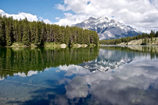 Johnson Lake loop trail, one of the best hikes in Banff