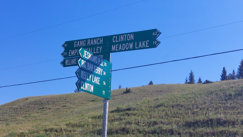 Major signpost on Meadow Lake Road