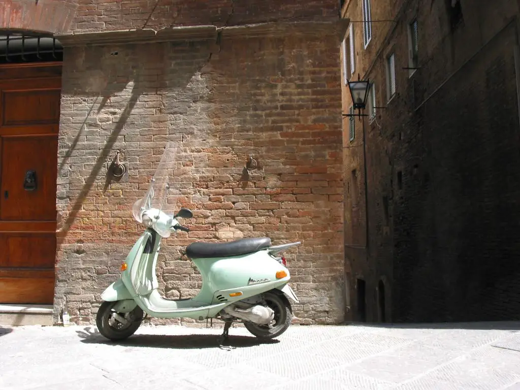 Vespa in Siena