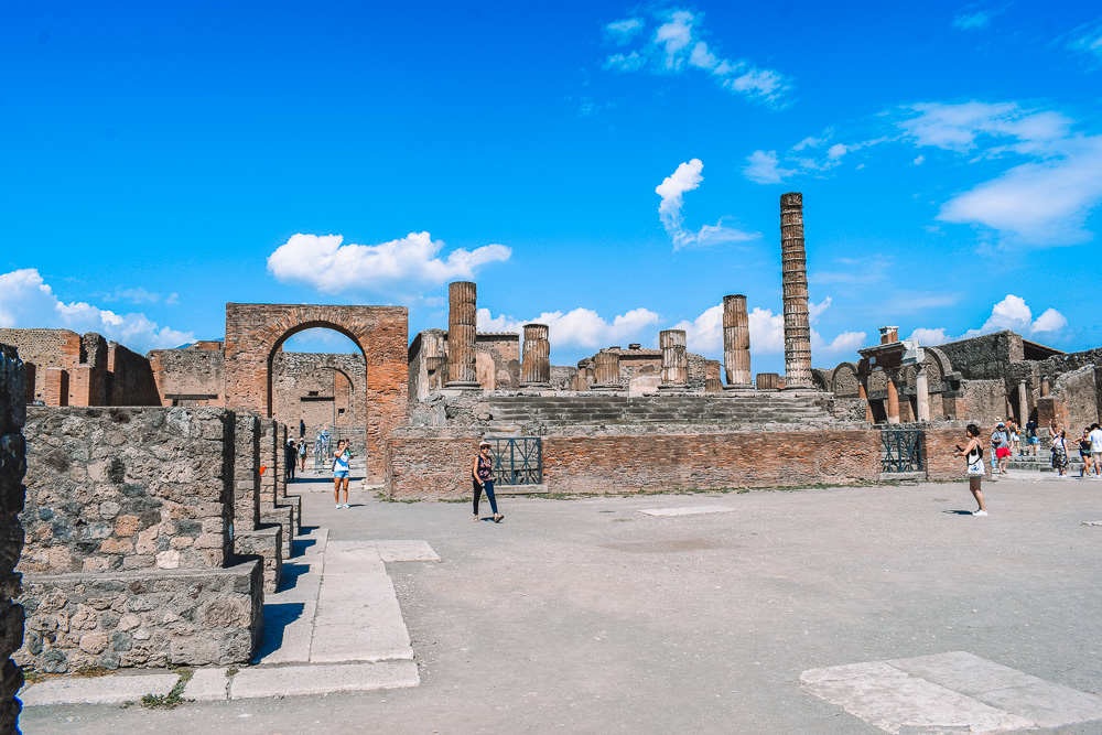 Exploring the Foro di Pompeii