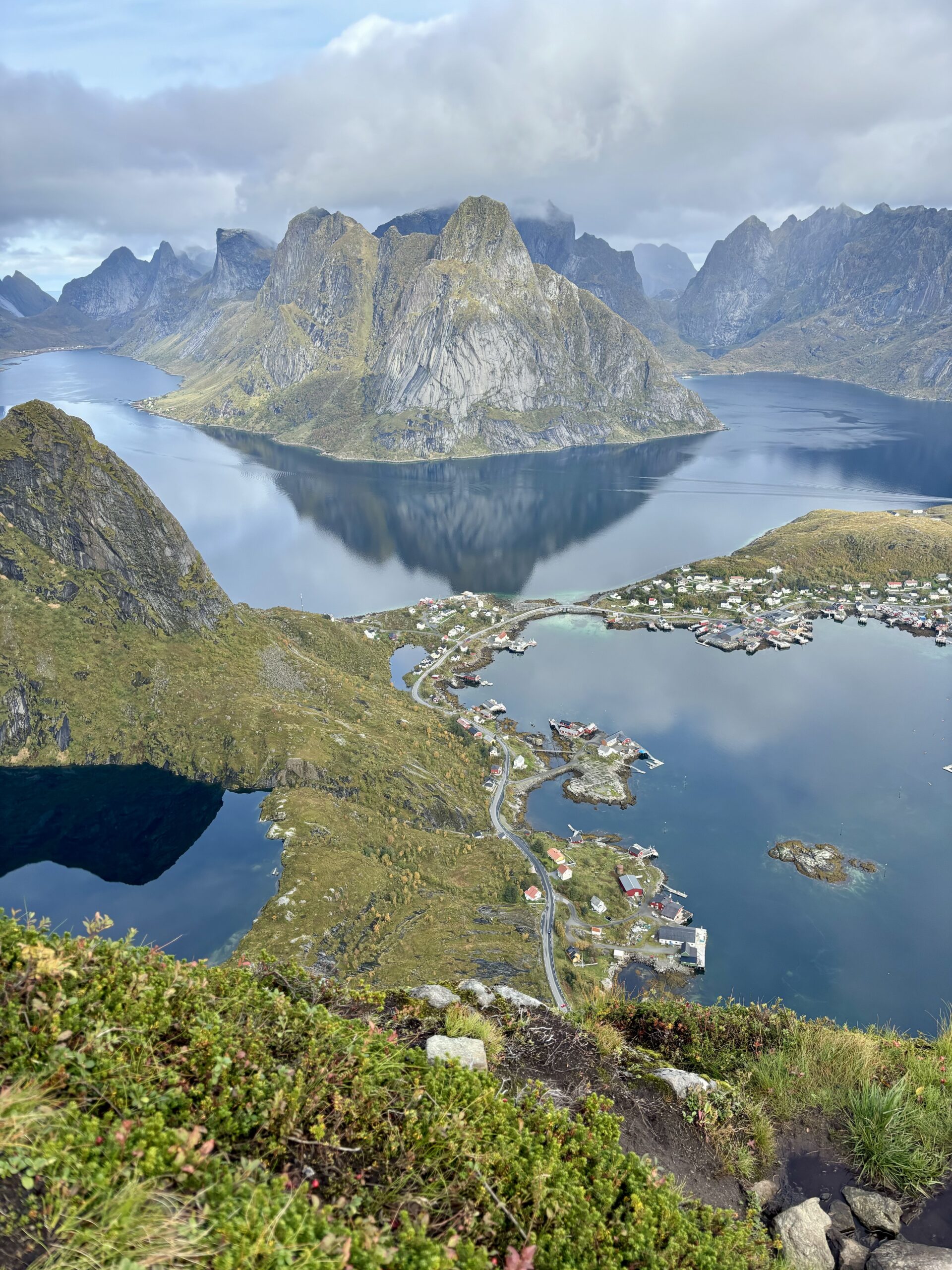 Lofoten in Shoulder Season is the Golden Season - Reinebringen in September 