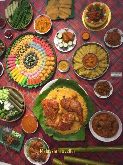 Malay dishes like pulut kuning, chicken rendang, ketupat nasi impit, and traditional kuih-muih.