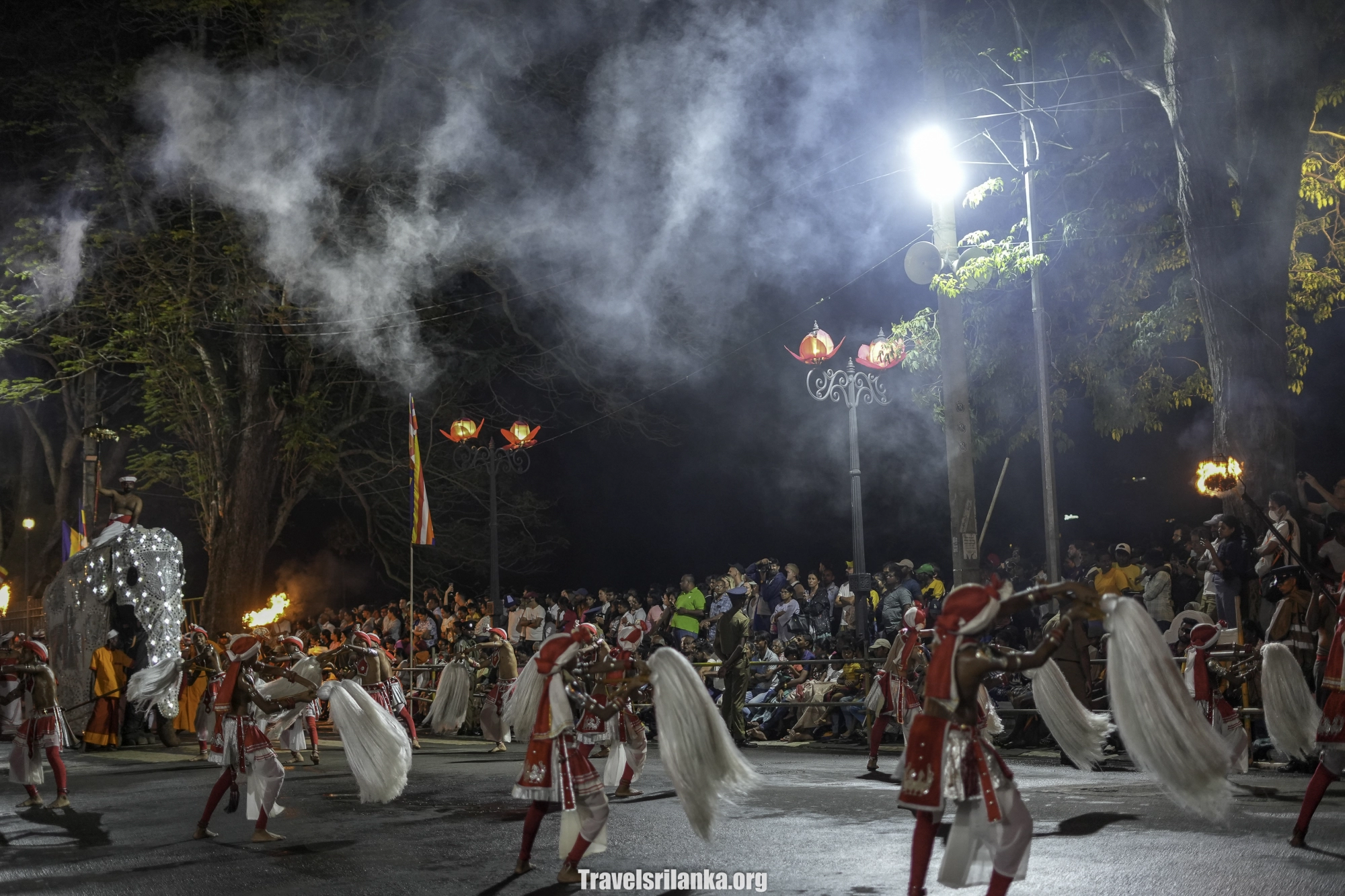 Kandy Esala Perahara - Travelsrilanka.org