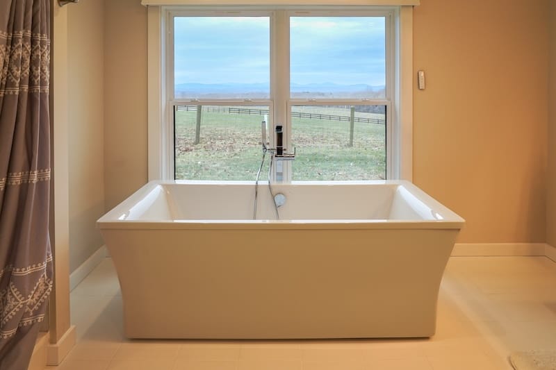 Bathtub in the guesthouse