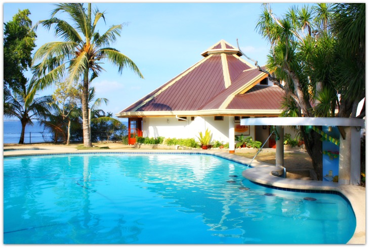 Quo Vadis Beach Resort offers one of the best accommodations, facilities, and relaxing atmosphere. In addition, they offer best diving lessons for both beginners and professionals