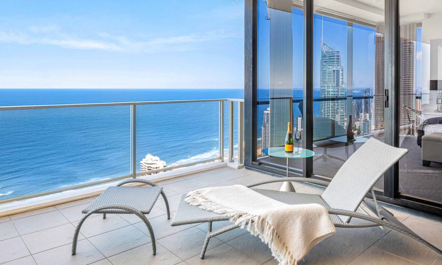 Best Airbnb Gold Coast - Mega oversized four-bedroom apartment