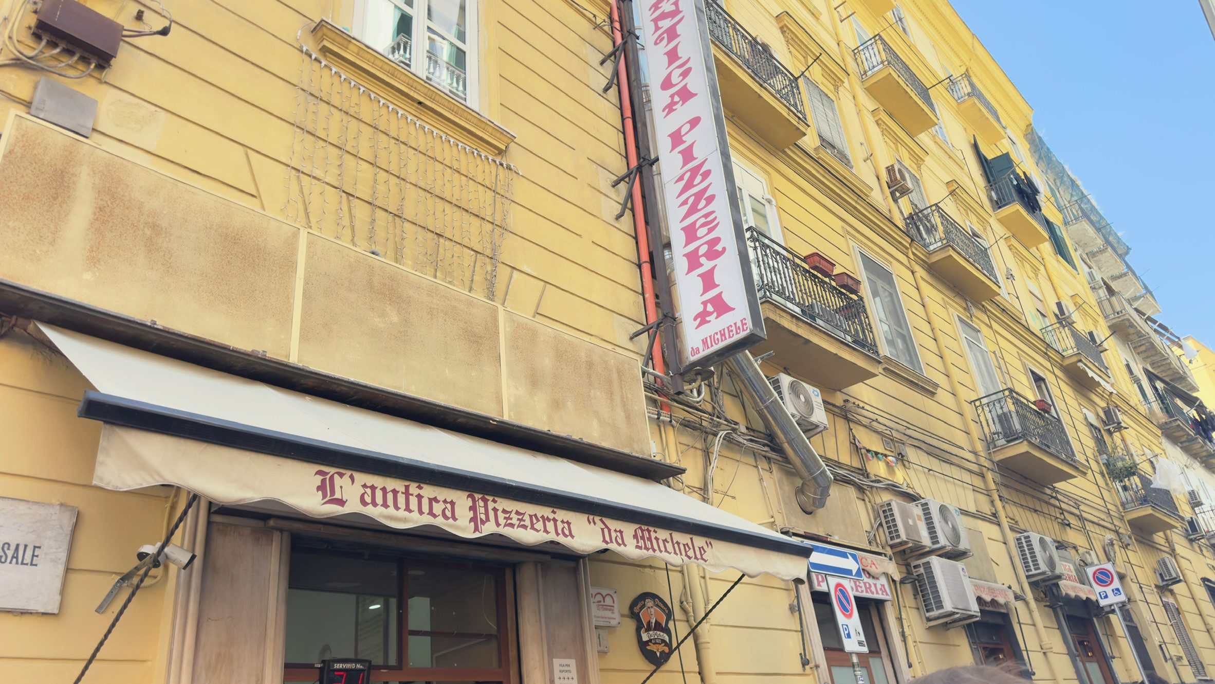 Sign for L'antica Pizzeria Da Michele.