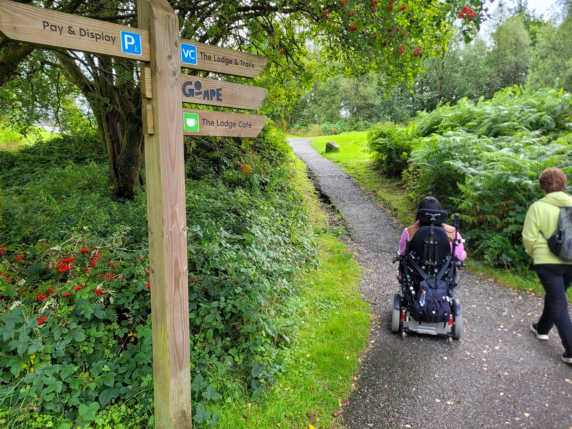 Emma and her mother arriving at The Lodge, Aberfoyle.