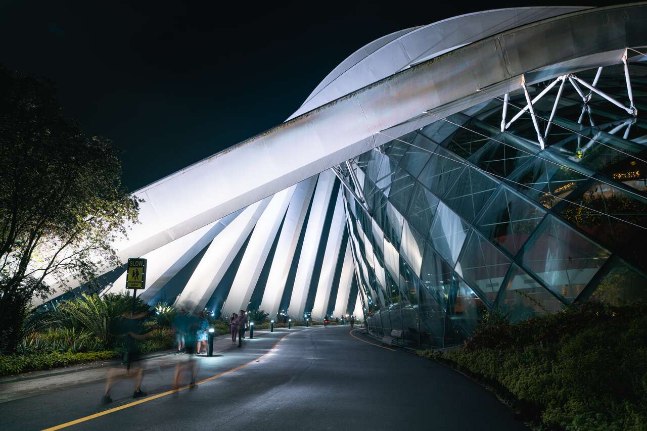 People walking towards Flower Dome in Singapore