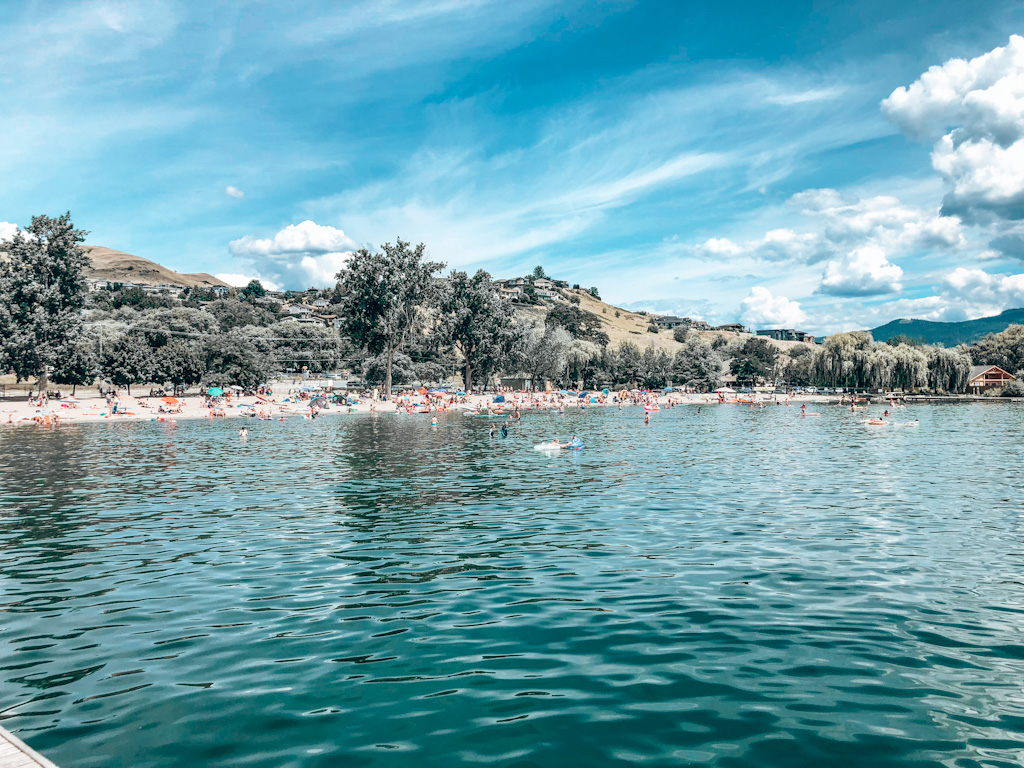 Discover amazing beaches in Okanagan. Explore top beaches in Kelowna, Penticton, Peachland on Okanagan Lake, and others at Kalamalka Lake and Skaha Lake. Enjoy the best Okanagan beaches this summer! #explorebc #hellobc #bcparks #osoyoosbc #exploreokanagan #bcbeaches #explorecanada #okanagan