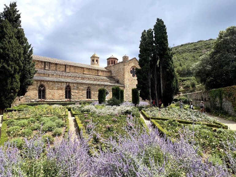 Abbaye de Fontfroide (Abbey of Fontfroide) Cistercian monastery near Narbonne, France