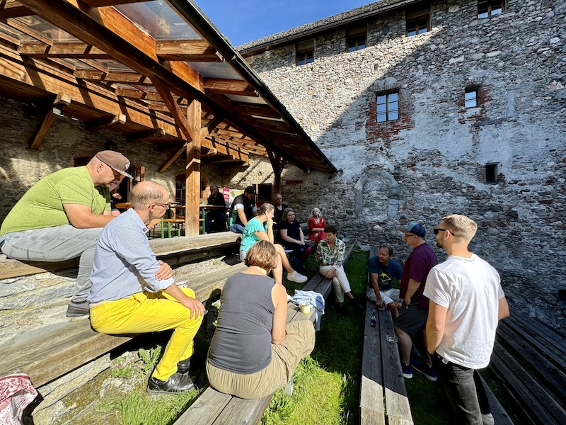 Lively discussions also took place during the sessions in the castle courtyard...