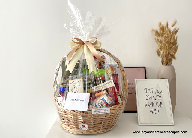 Gift hamper from Gift Basket Overseas