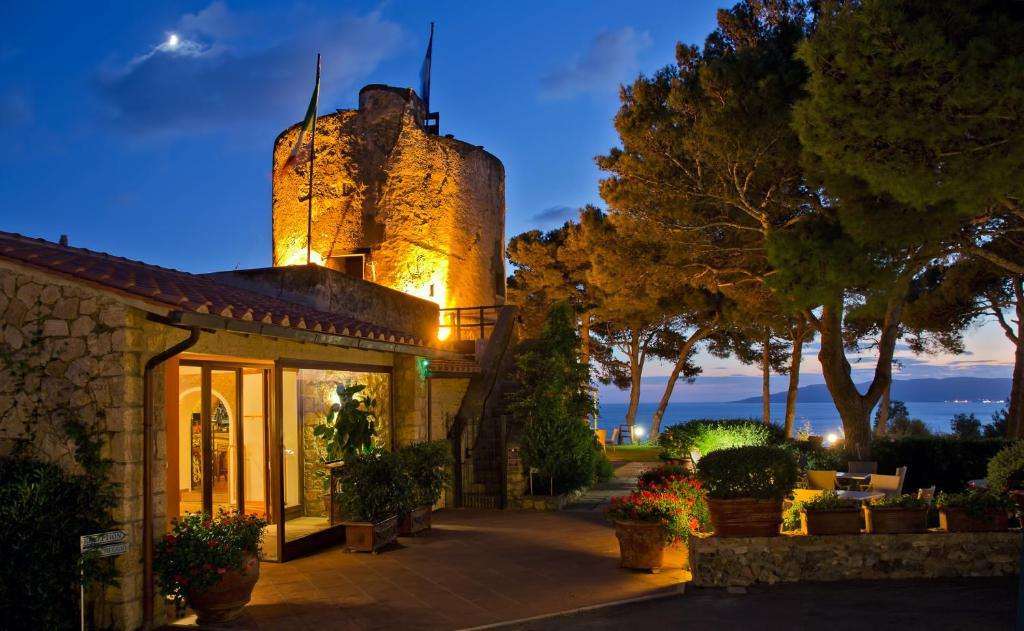 Best beach hotels in Italy. Beach resorts in Tuscany