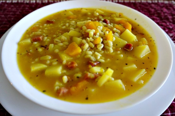 Italian barley soup